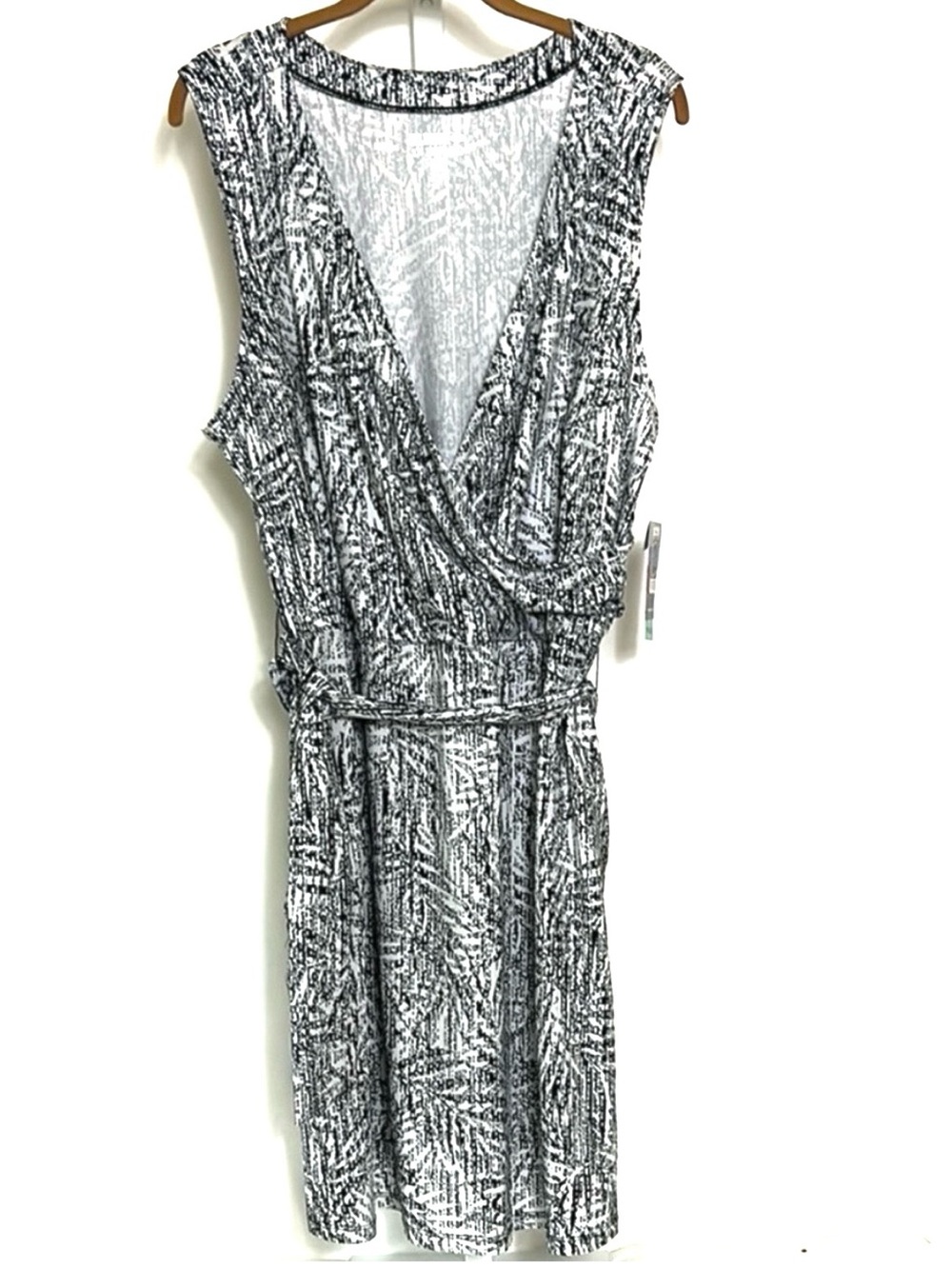 Reel Legends Womens Size 1X Black White Sleeveless Wrap Plunge Tie Dress